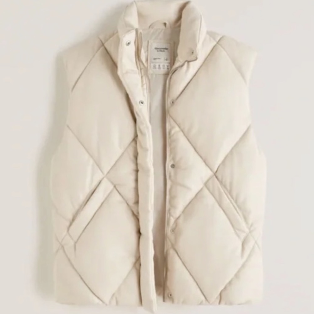 Abercrombie and Fitch Quilted Oversize Puffer Vest in Ivory Size Small
